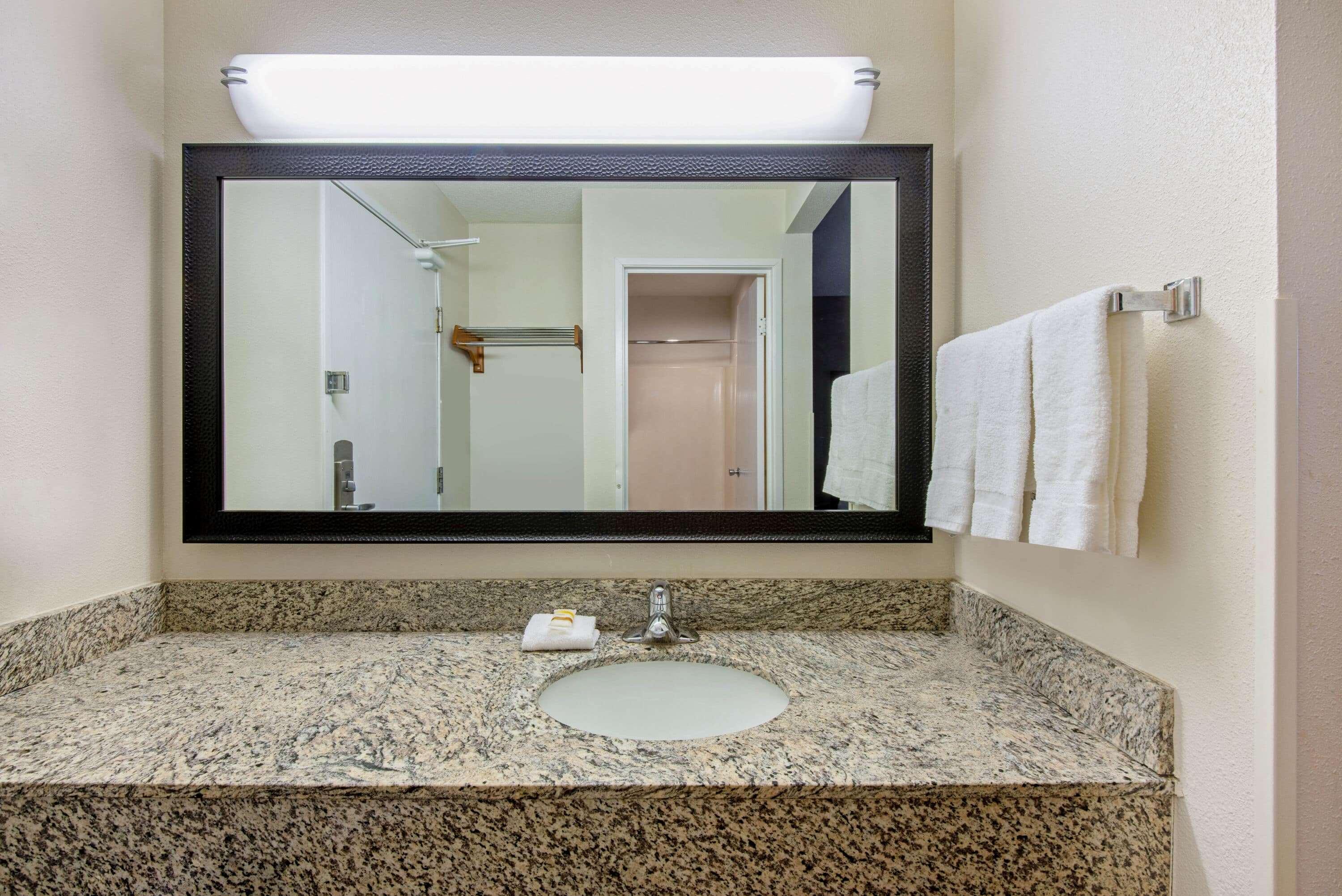 La Quinta By Wyndham Harrisburg Airport Hershey Bagian luar foto