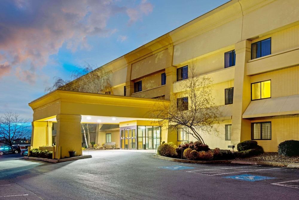 La Quinta By Wyndham Harrisburg Airport Hershey Bagian luar foto