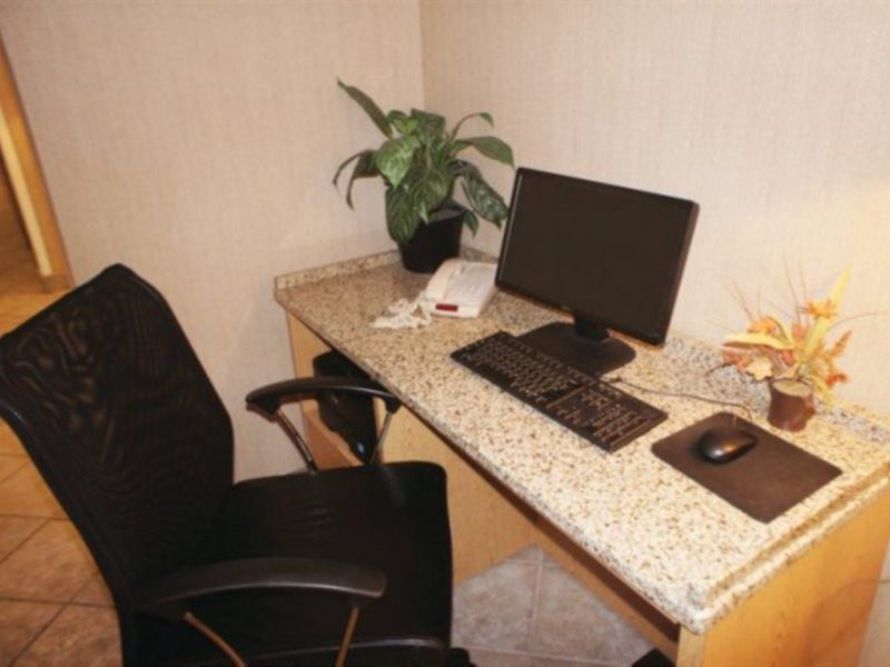 La Quinta By Wyndham Harrisburg Airport Hershey Bagian luar foto